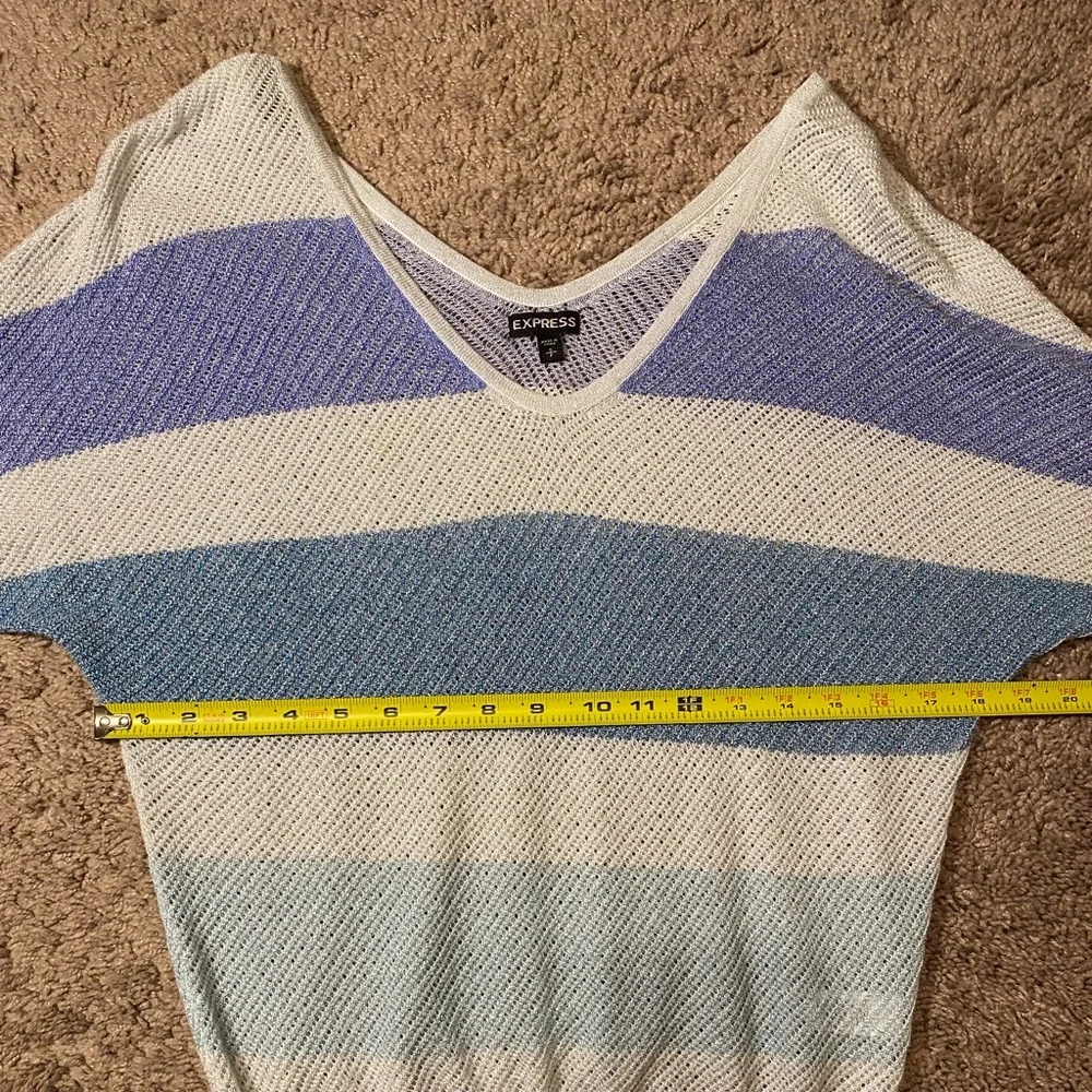 Express Women’s Striped Metallic Knit Top Small Short Sleeve V-Neck Blue White - Picture 6 of 6